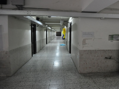 之中過道 (inside)